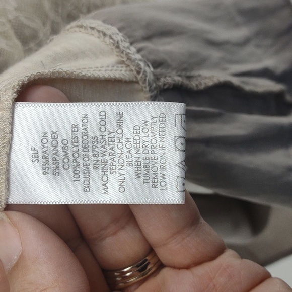 LOGO by Lori Goldstein cream color tunic top with lace trim Size M - Picture 7 of 8